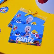 Partiavm Baby Shark Doğum Günü Süsleri Hediyelik Magnet Kurdeleli Poşetinde 7x10 cm satın al