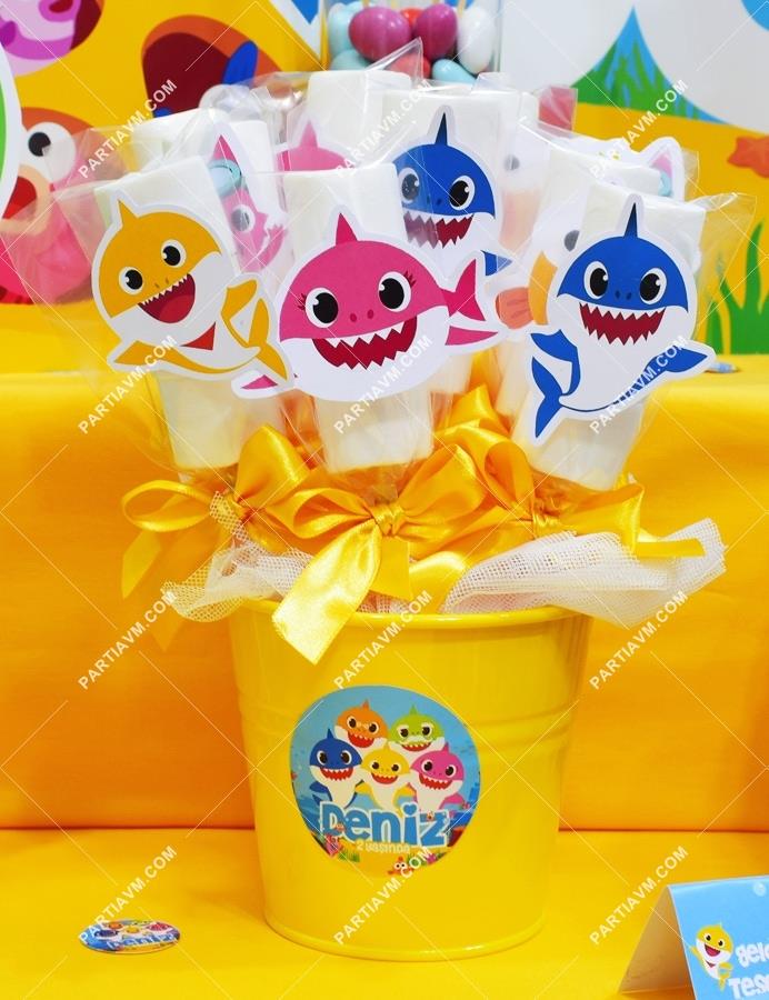 Baby Shark Doğum Günü Süsleri Marshmallow Etiketli Kovada 10 Adet Süslü Çubuklarda