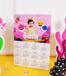 Partiavm Baby Shark Pembe Doğum Günü Süsleri 19x29 cm Masaüstü Pano Takvim satın al