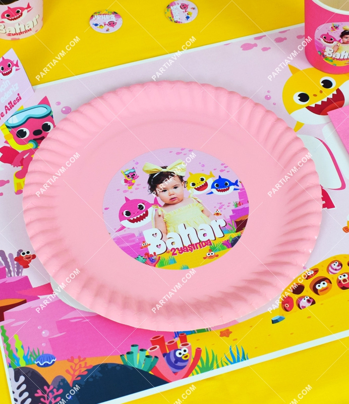 Baby Shark Pembe Doğum Günü Süsleri Etiketli Karton Tabak 5 Adet