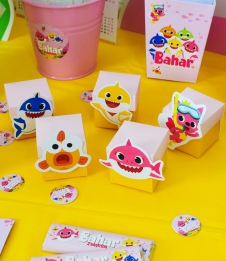 Partiavm Baby Shark Pembe Doğum Günü Süsleri Karakterli Karton Kutu 5 Adet satın al