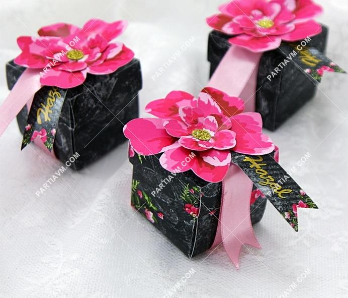 Hediyelik Kağıt Çiçek Süslemeli Etiketli Kutusunda Badem Şekerleri