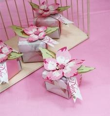 Partiavm Hediyelik Kağıt Çiçek Süslemeli Etiketli Kutusunda Badem Şekerleri