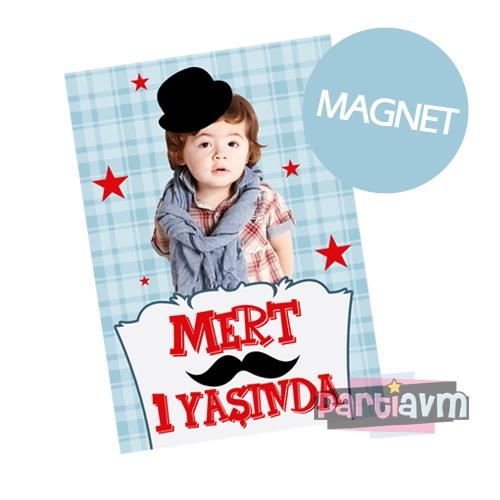 Küçük Adam Doğum Günü Süsleri Hediyelik Magnet Kurdeleli Poşetinde 7X10 cm  