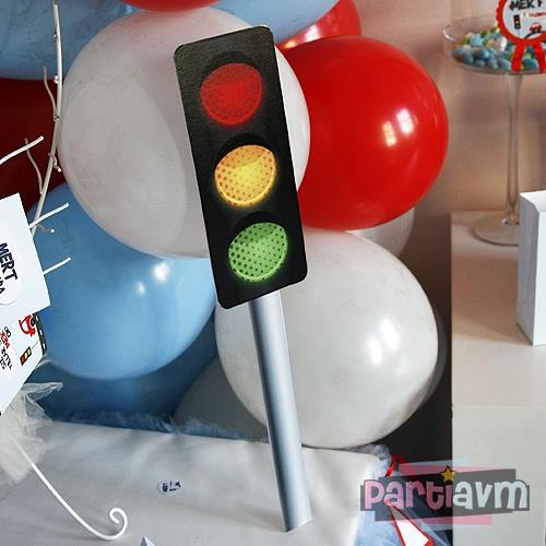 Küçük Kırmızı Araba Doğum Günü Süsleri 50 cm Trafik Lambası Pano