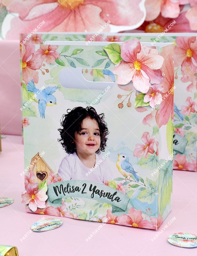 Küçük Kuş Doğum Günü Hediye Çantası Karton Çiçek Süslemeli Özel Tasarım 13 x 16 cm 5 Adet