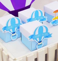 Partiavm Küçük Pilot ve Balonlar Doğum Günü Hediyelik Karton Kutu İçinde Top Sakızlar satın al