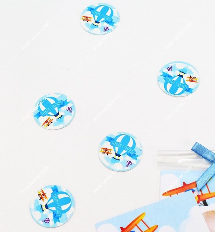 Küçük Pilot ve Balonlar Doğum Günü Masaüstü 3cm İsimli Karton Konfeti 50 Adetli Paket