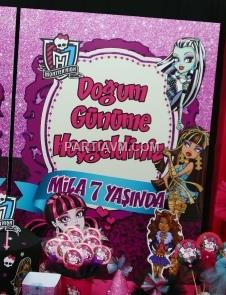 Partiavm Lüks Monster High Doğum Günü Süsleri 70x100 cm Katlanmaz Pano Afiş Taş ve Sim Süslemeli