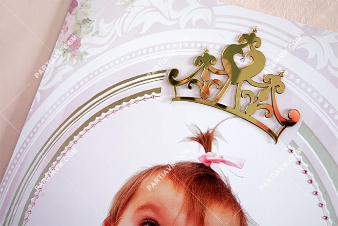 Lüks Prenses Doğum Günü Süsleri 70x100 cm Katlanmaz Pano Afiş Büyük Boy Resimli Sarı Aynalı Taç ve Pembe Taş Süslemeli