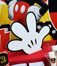Partiavm Mickey Mouse Doğum Günü 35 x 28 cm Ayaklı Mickey Mouse Eli Dekor Pano satın al