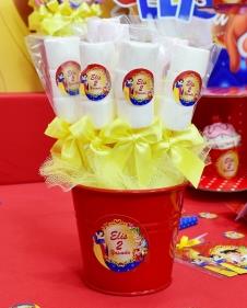 Partiavm Pamuk Prenses Doğum Günü Marshmallow Etiketli Kovada 10 Adet Süslü Çubuklarda satın al