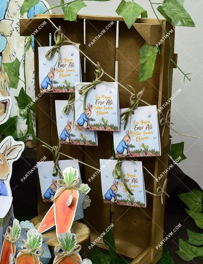 Peter Rabbit Doğum Günü Hatıra Yazısı Kartı Kurdele Bağlamalı 12 Adet ve İpli Mini Mandallı Tahta Sunum Kasası