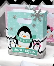 Partiavm Sevimli Penguenler Doğum Günü Hediye Çantası Özel Tasarım Simli Kar Süslemeli 13 x 16 cm 5 Adet