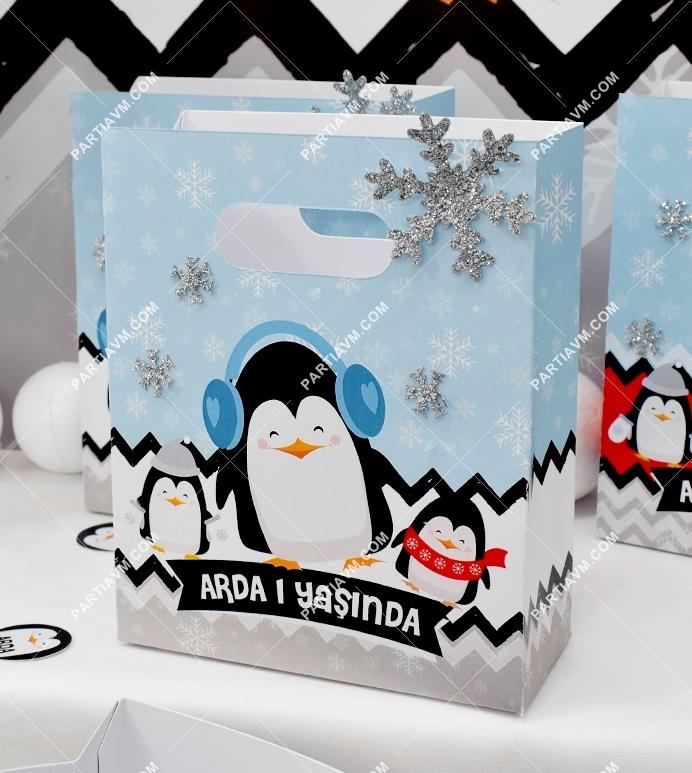 Sevimli Penguenler Doğum Günü Hediye Çantası Özel Tasarım Simli Kar Süslemeli 13 x 16 cm 5 Adet